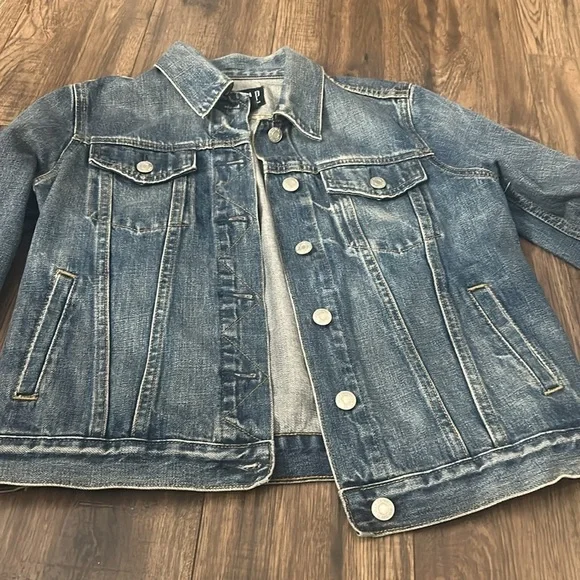 GAP Denim Jacket Women’s Small Petite Medium Wash Classic Button Front - Picture 3 of 7